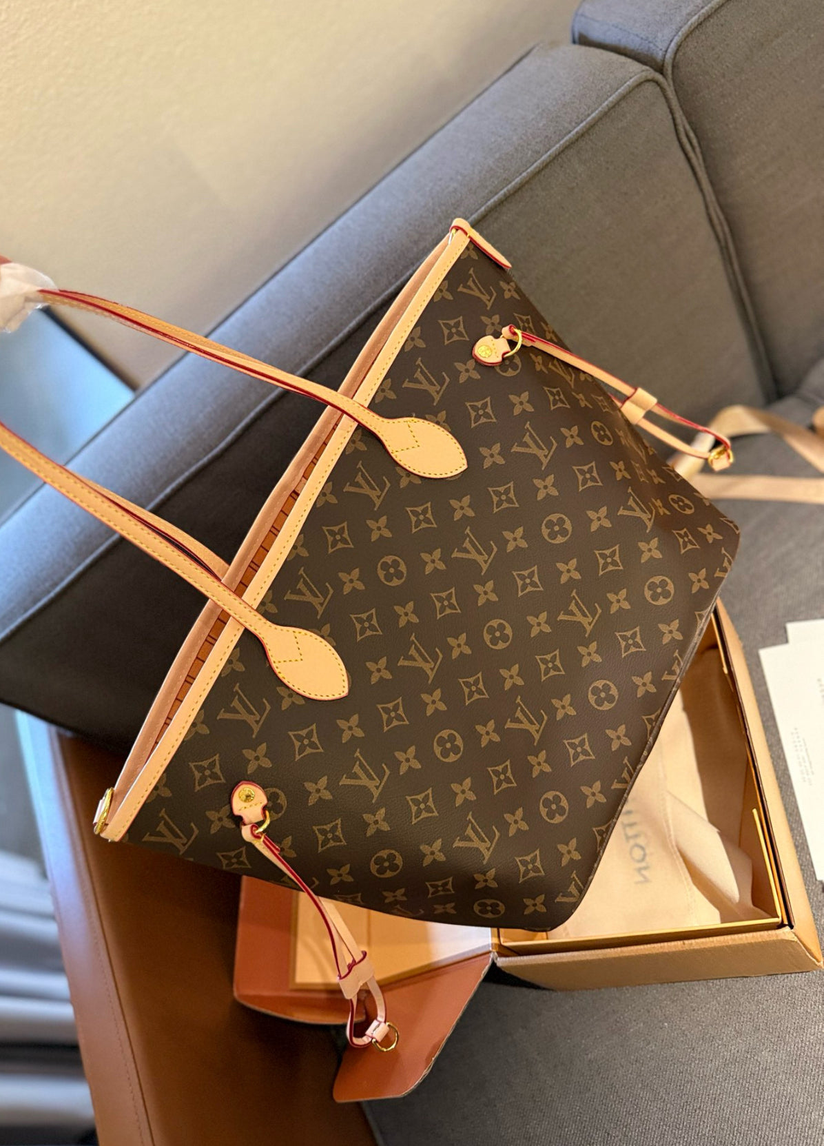 Reversible tote