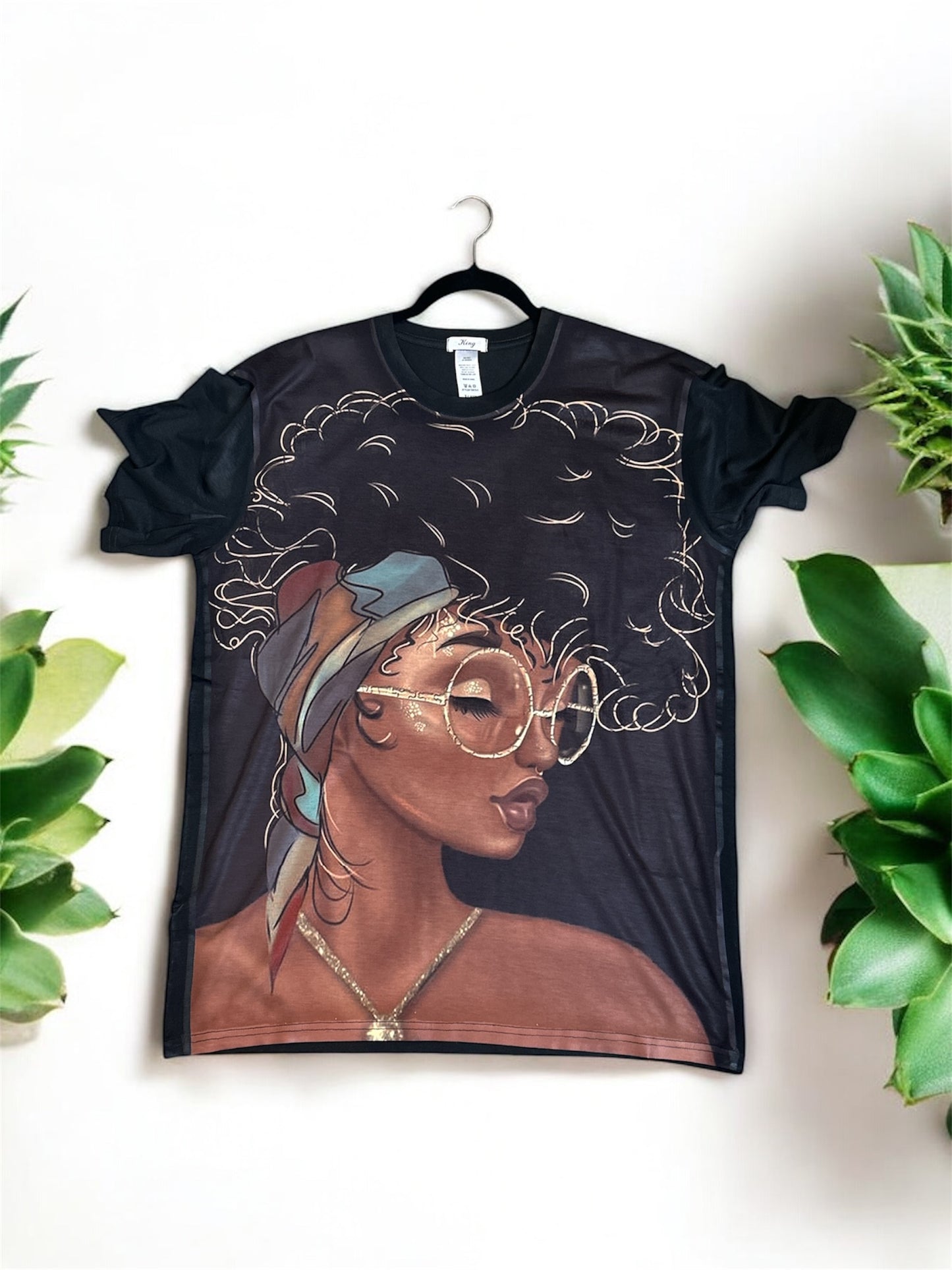 Black queen tee