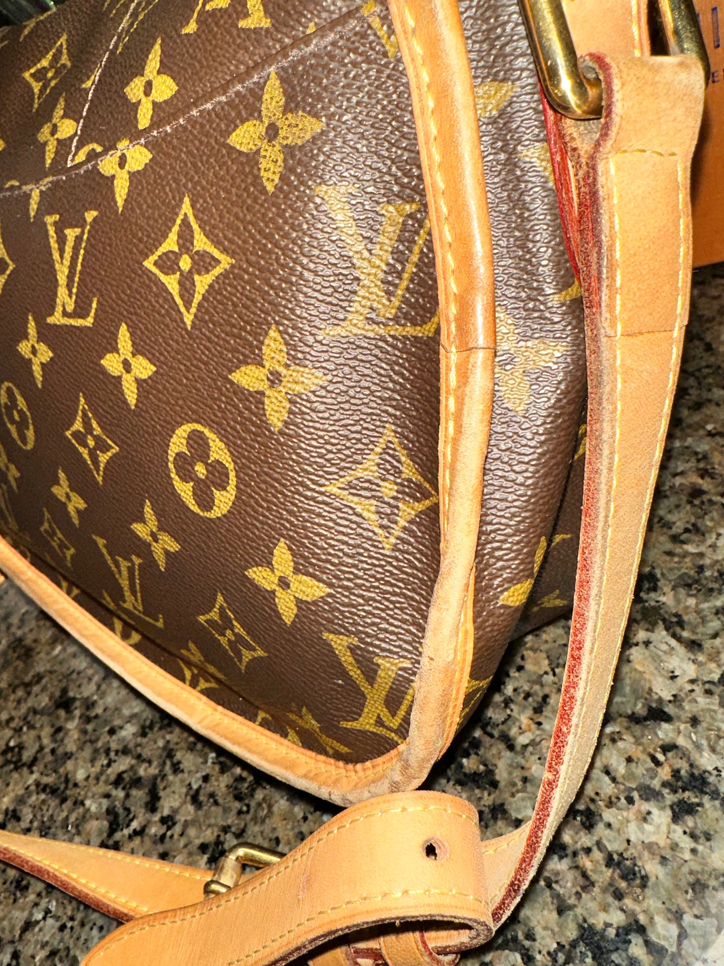 AUTHENTIC preloved LV menilmontant pm shoulder bag