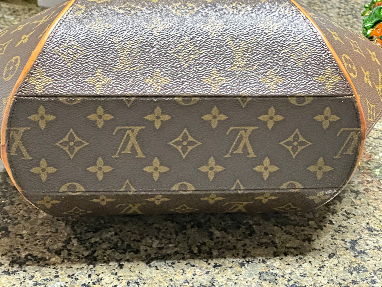 Authentic Pre-Loved MONOGRAM CANVAS ELLIPSE MM